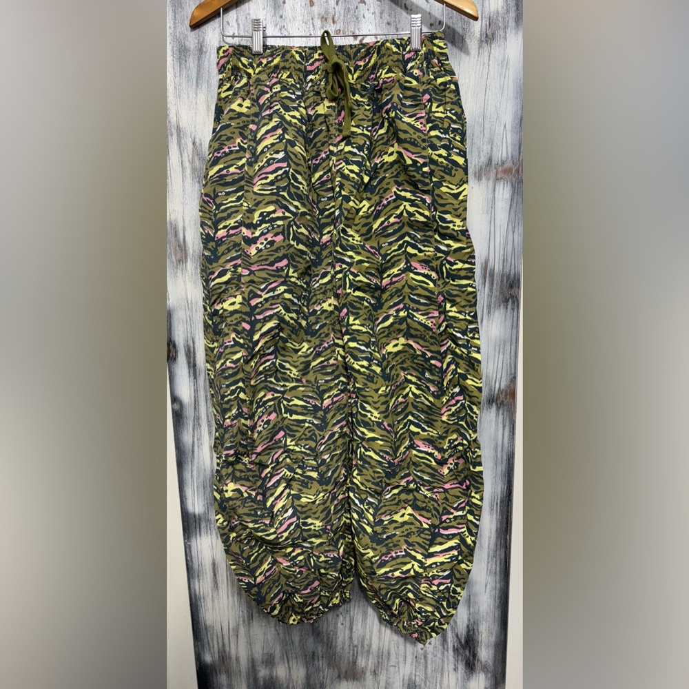 Free People Movement Zephyr Printed Pants Balloon Inspired Silhouette ~NWOT - Picture 2 of 12